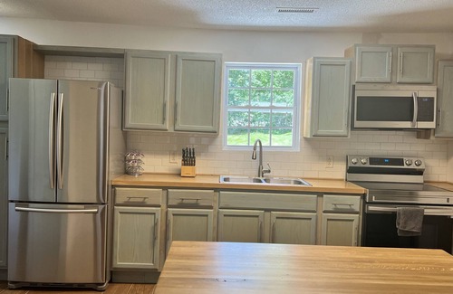 Spindale House | Updated Bungalow with Small Town Charm - 12.5 Miles from Tryon Equestrian Center