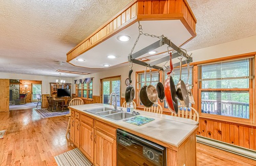McHenry Cabin | Updated cabin with private hot tub, wraparound deck & forest view - dog-friendly