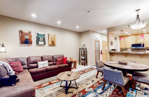 Olympic Valley Condo | Updated condo near ski resort with heated pool, hot tub, fireplace, balcony, W/D