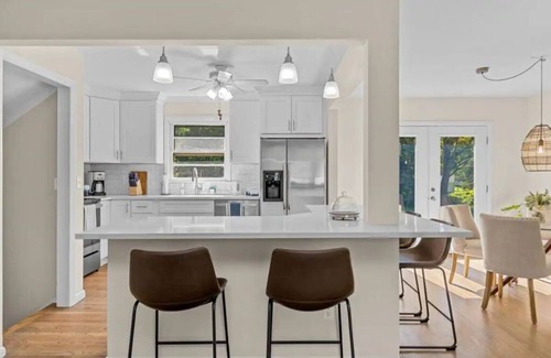 Trumbull House | Updated, cozy single family in Fairfield County