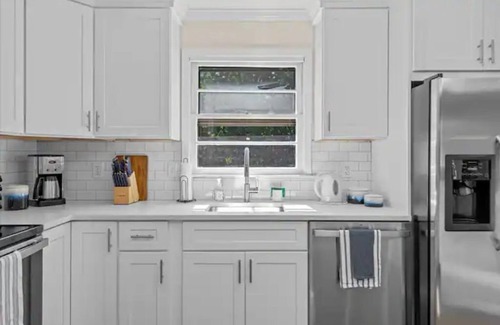 Trumbull House | Updated, cozy single family in Fairfield County