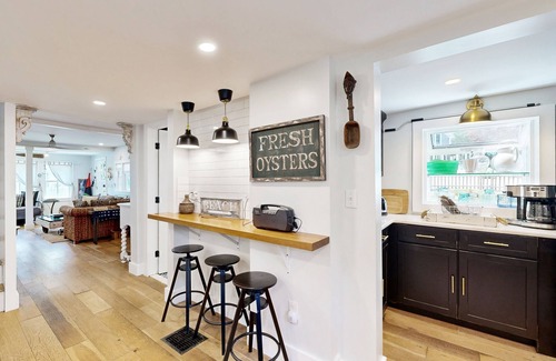 East Chop House | Updated house close to town and beach with patio, AC, and games