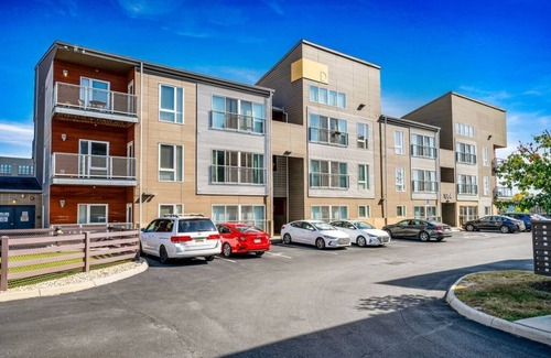 Grandview Heights Apartment | Updated luxury 1 Bedroom unit with a pool and hot