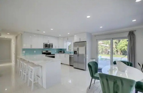 Oakland Park House | Updated Mid Century 3 Bedroom Salt Wtr Pool Outdoor Shower