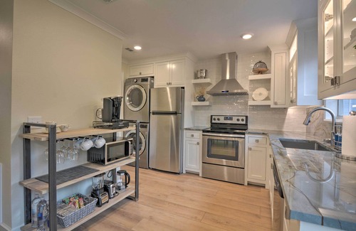 Downtown House | Updated & Modern House < 1 Mi to Dtwn Bentonville!