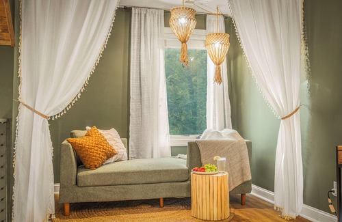 Laurel Ridge House | Updated Mtn House 2 Mins to Resort: 3King Beds, HotTub, Game room, Family & Pets