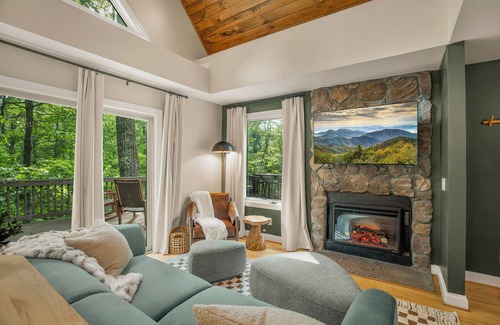Laurel Ridge House | Updated Mtn House 2 Mins to Resort: 3King Beds, HotTub, Game room, Family & Pets