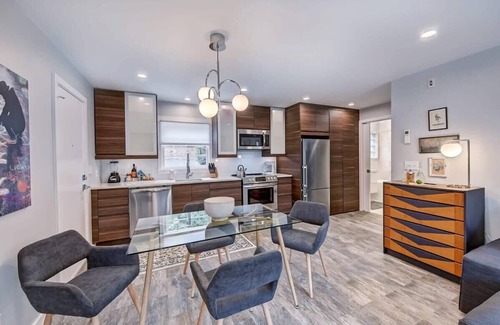 Cherry Condo | Updated Myers Park 1BR King Condo | Queens Rd