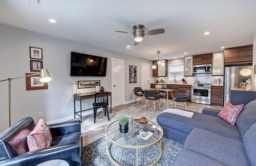Cherry Condo | Updated Myers Park 1BR King Condo | Queens Rd