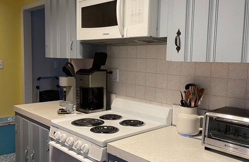 Westerly House | Updated Ranch in a quiet neighborhood 5 min from the beach and other amenities