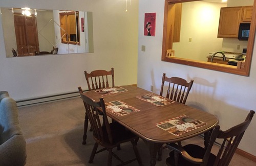 North Conway Condo | Updated Spacious Condo in the heart of North Conway with in room AC units
