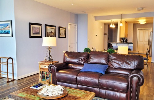 Sandbridge Condo | Updated, third-floor, bayfront condo with sunset views, 3 pools & 2 gyms