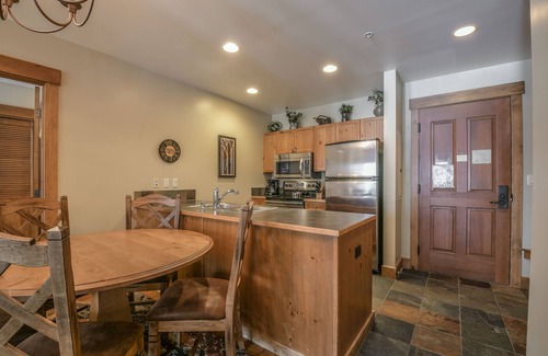 River Run Condo | Updated Unit Near Ski Lifts, Dining & Shops!