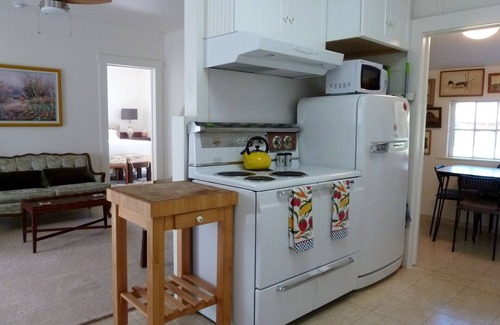 Boonville House | Updated Vintage Farmhouse - walking distance to stores, dining & wine tasting