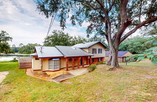 Milton House | Updated waterfront home with spacious outdoor living area, gaming room