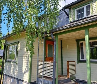 Espoo Villa | Upea Villa Solliden, 3mh, poreallas ja p-paikkoja