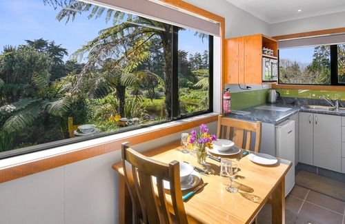 Cape Foulwind House | Upepo - The Garden Room - Cape Foulwind Studio