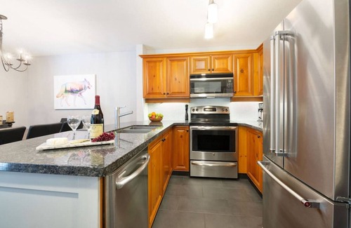 Upper Village House | Upgraded Mountainside 3BR TH Ski-in, w/Private HT