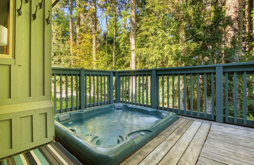 Upper Village House | Upgraded Mountainside 3BR TH Ski-in, w/Private HT