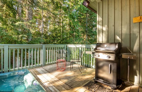 Upper Village House | Upgraded Mountainside 3BR TH Ski-in, w/Private HT