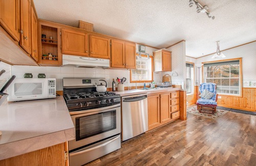 Hunter House | Upgraded! Perfect location seconds from Hunter Mtn! Incredible views! King bed!
