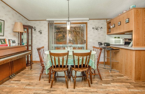 Hunter House | Upgraded! Perfect location seconds from Hunter Mtn! Incredible views! King bed!