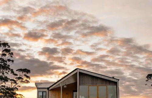 Scotsdale Villa | Upland Farm Luxury Cabins, Denmark Western Australia