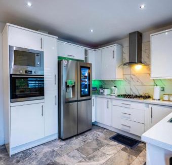 Heath House | UPPAMOST LUXURY HOME LONDOn