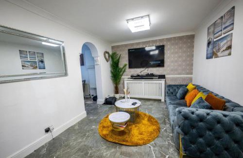 Heath House | UPPAMOST LUXURY HOME LONDOn
