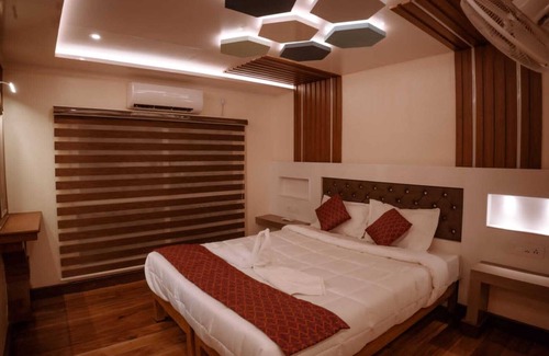 Alappuzha Boat Rental | Upper Deck Boathouse