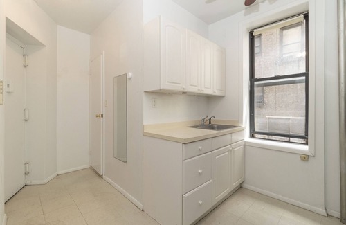 Upper East Side Apartment | Upper East Two BR near Central Park NYC