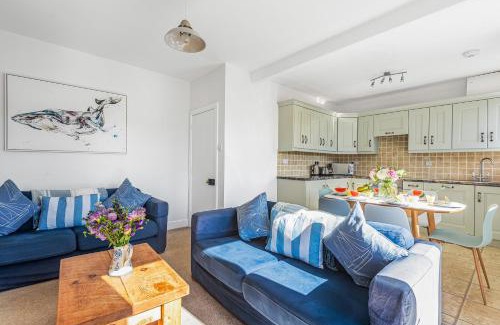 Salcombe Apartment | UpperDeck, Salcombe (Free Parking)
