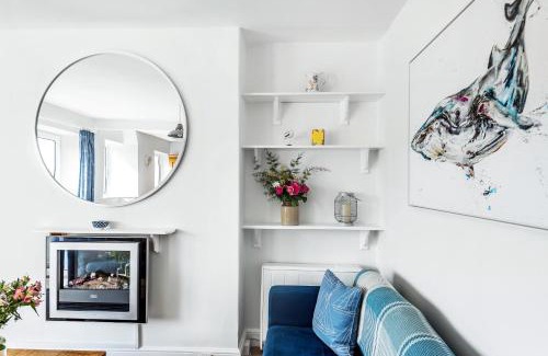 Salcombe Apartment | UpperDeck, Salcombe (Free Parking)