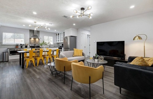 North Richland Hills House | Upscale 3BR/2B Cozy Home with Pool & Grill
