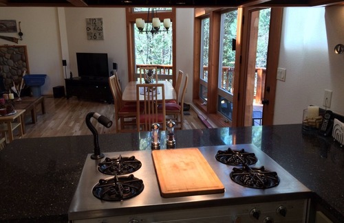 Phoenix Lake-Cedar Ridge Cabin | Upscale & Beautiful spacious cabin near Twain Harte with a/c