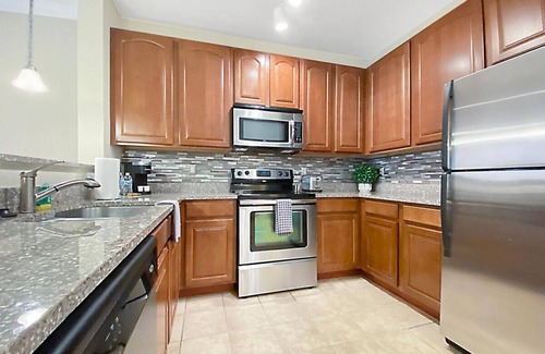 Carver City - Lincoln Gardens Apartment | Upscale Central Tampa with Luxuries, Pool Views