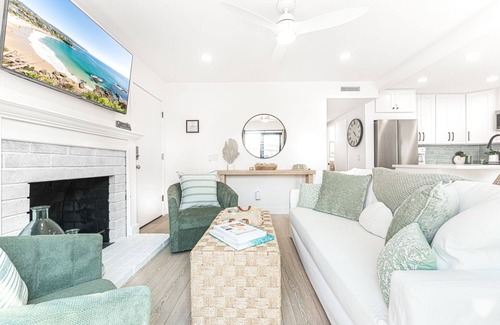 West Newport Condo | Upscale Coastal Home w/Central AC | Just 1/2 Block to Beach | Walk to Everything!