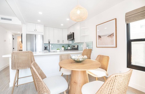 West Newport Condo | Upscale Coastal Home w/Central AC | Just 1/2 Block to Beach | Walk to Everything!