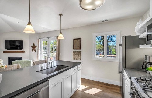 Sonoma Apartment | Upscale Condo on the Sonoma Plaza