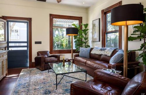 Santa Barbara House | Upscale Downtown Home Walk to Beach shops Bars 2