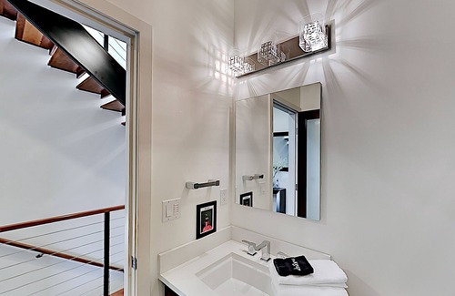 Eastlake House | Upscale Eastlake Townhome | Gourmet Kitchen, Rooftop Deck & Incredible Views