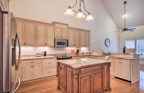 Aiken House | Upscale Home w/Poker Room < 1 Mi to Golf!