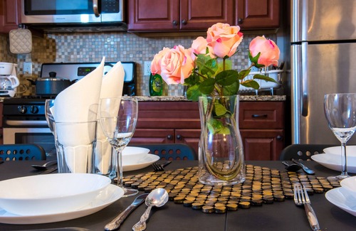 McGinley Square Apartment | *Upscale in Prime Area, Minutes to Subway/Path Train; 8-10ppl. w/Garage!