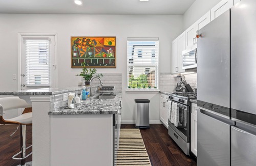 Irving House | Upscale Irving 3-Bedroom Townhome Retreat