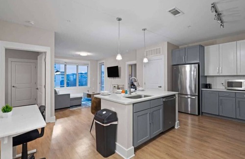 Charlotte Apartment | Upscale King 3BR Suite to Uptown Charlotte!