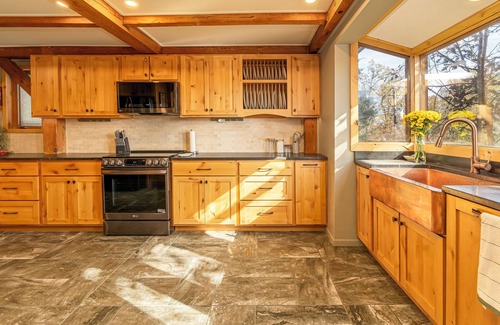 Goreville House | Upscale Lake Cabin with Billiards, Paddle Boards