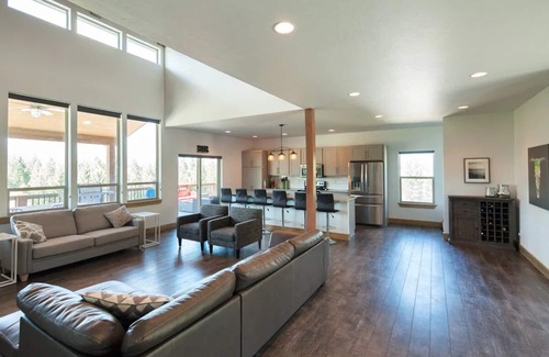 Rexford House | Upscale Lake House! 2 King Master Suites! Kayaks,Bikes,Basketball,EV/RV plug-in!