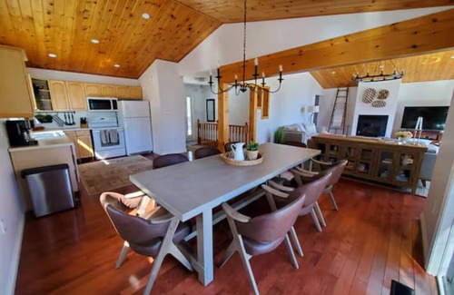 Minden Cottage | Upscale Lakehouse, Private Sauna, Great Views, Great Fishing! Pet-Friendly