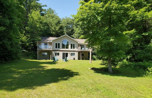 Minden Cottage | Upscale Lakehouse, Private Sauna, Great Views, Great Fishing! Pet-Friendly