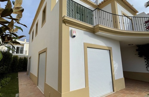 Alvor Villa | Upscale ocean view villa by the beach
